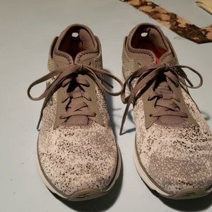 Skechers size 9 NWOT